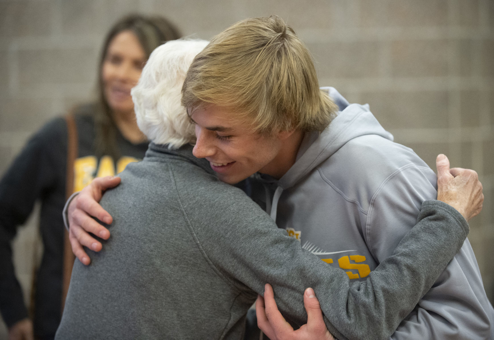 Magnum Hofstetter signs with CSI